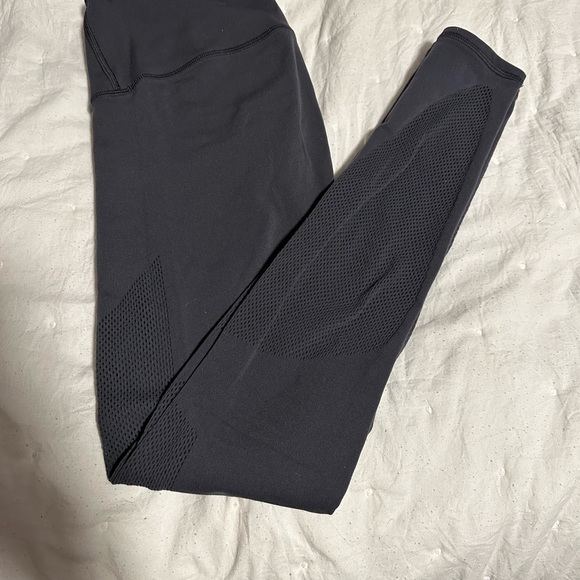 Lulu Lemon Leggings - Picture 2 of 3